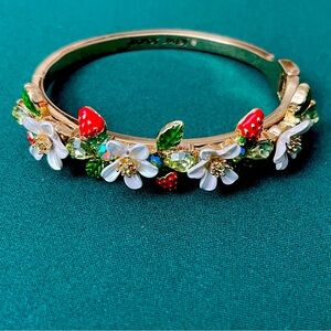 Betsey Johnson Gold-Tone Daisy & Strawberry Charm Bracelet 🌸🍓 Adorable & Playful